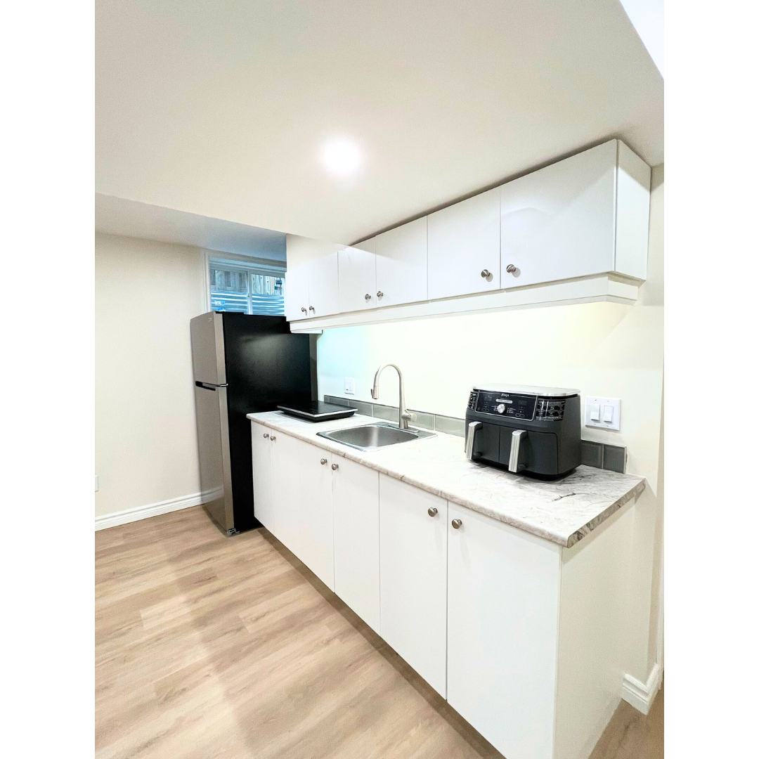 private kitchenette in apartment near Western University