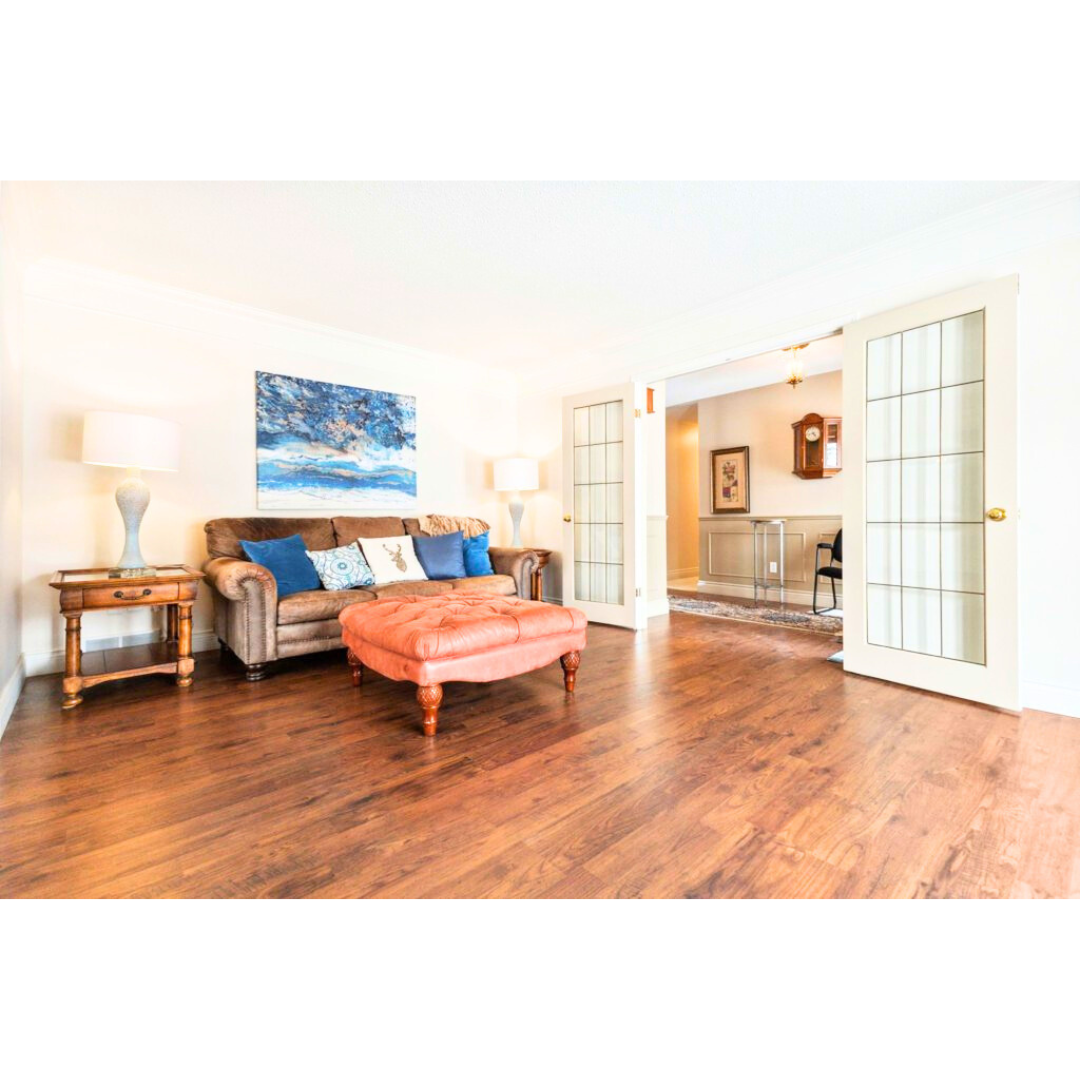 living room, walk to Western University UWO