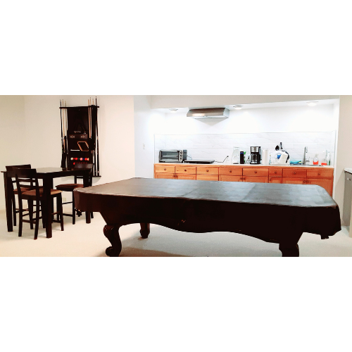 billiards, kitchenette, walk to Western University